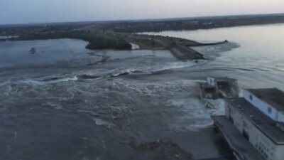 В Мережі оприлюднили кадри, як зараз виглядає Каховське водосховище після підриву ГЕС (ВІДЕО)