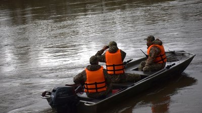 Прикордонники виявили мертву людину у Тисі (ВІДЕО)