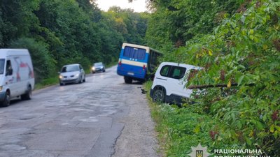 На Тернопільщині рейсовий автобус з пасажирами потрапив у ДТП