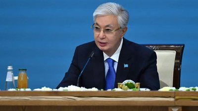 Президент Казахстану запропонував заморозити війну в Україні та повернутися до переговорів