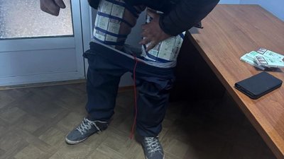 На Волині водій намагався вивезти контрабанду під штанами