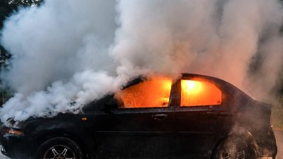 На Львівщині під час руху спалахнув автомобіль