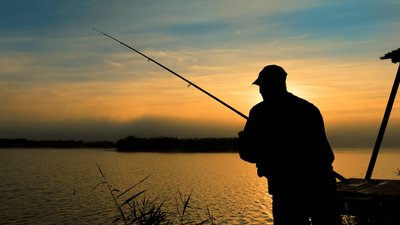На Львівщині оштрафували пенсіонера за риболовлю з 12 гачками
