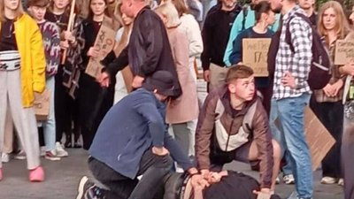 У Львові під час акції протесту правоохоронці затримали чоловіка з ножем