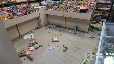 На Львівщині затримали крадія, який виніс із магазину техніку та товар