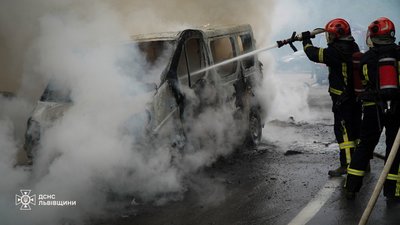 У Львові на ходу загорівся автомобіль (ФОТО)