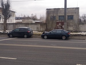 Одне авто "наздогнало" інше: у Львові трапилася ДТП (фото, відео)