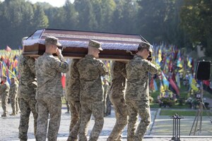 Львів попрощається з загиблим на війні Героєм - Юрієм Кінашем (ФОТО)