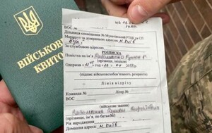 Повістки на блокпостах, АЗС та на вулиці: президента знову просять заборонити їх видавати