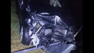 У Львові водій протаранив зупинку та втік