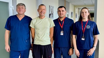 У Львові лікарі здійснили унікальну операцію через прокол в судині