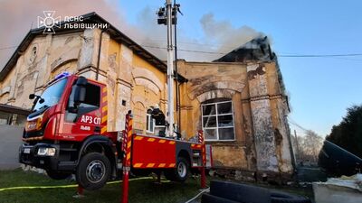 На Львівщині рятувальники ліквідували масштабну пожежу