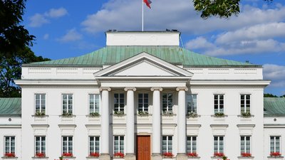 У Польщі знешкодили безпілотник, який літав над урядовими будівлями та президентською резиденцією