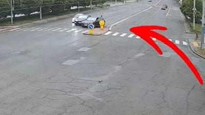 У Львові водій протаранив два автомобілі та втік з місця ДТП