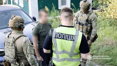 Директор школи у Хмельницькому кілька років розбещував учениць та виготовляв дитяче порно