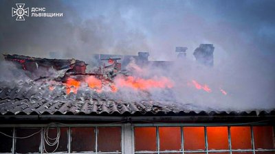 У Львівській області горіла будівля