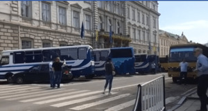 Під стінами ЛОДА пікетували представники туристичної галузі (відео)