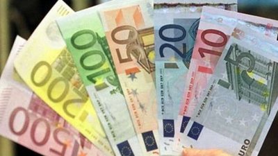 Євро оновив історичний максимум, долар знову націлений на рекорд