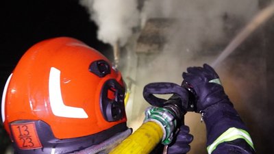 Під час пожежі у Львові загинув власник квартири, ще одну людину вдалося врятувати