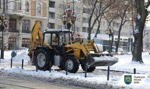 ЛМР: зранку у Львові працювала 41 одиниця снігоприбиральної техніки