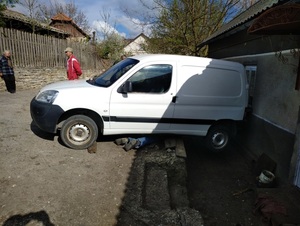 Трагедія на Тернопільщині: водій загинув під колесами власного авто (фото)