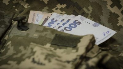 Коштів на зарплати військовим вистачить менш ніж на два місяці, - нардеп