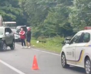 З’їхав у кювет і врізався в дерево: на Львівщині сталася ДТП з постраждалими (ФОТО)