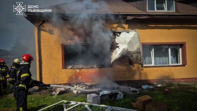 Пожежа в пансіонаті на Львівщині: рятувальники евакуювали 65 людей