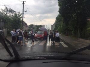 Через сміття люди перекрили вулицю Тунельну та Варшавську (фото)