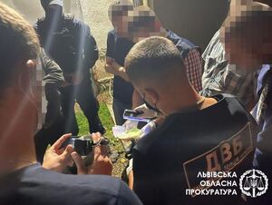 Затримано начальника підрозділу патрульної поліції Львівщини за щомісячні побори з підлеглого (фото)