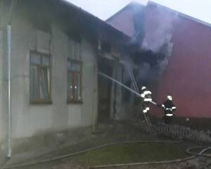 Рятувальники врятували двох людей під час пожежі у Дрогобичі (ФОТО)