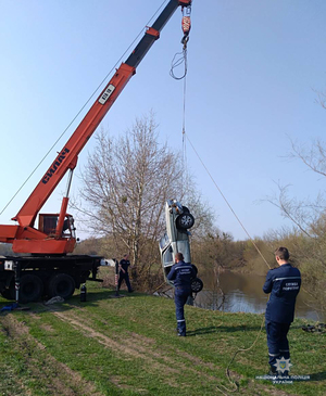 Смертельна ДТП: водій потонув у річці разом з автомобілем (ФОТО)