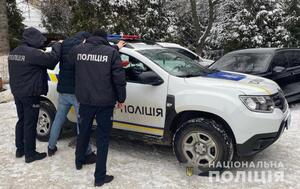 У Львові поліцейські затримали чоловіка, який "замінував" потяг (ФОТО)