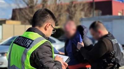 У Києві затримали експосадовця сервісного центру, який продавав посвідчення водія