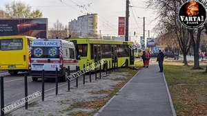 У Львові у водія маршрутки під час руху стався серцевий напад (ФОТО, ВІДЕО 18+)