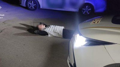 У Львові нетверезий таксист після ДТП ліг на асфальт, бо не міг стояти на ногах