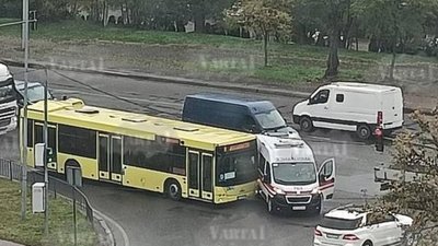 У Львові сталася ДТП за участі автомобіля "швидкої" та автобуса
