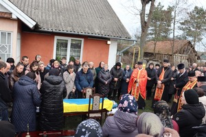 Скорботний день для громади: на Львівщині поховали Героя Петра Лопатовського (ФОТО)