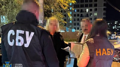 СБУ та НАБУ викрили суддю та адвокатку з Одеси, які за хабарі ухвалювали «потрібні» рішення в судах