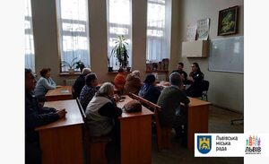 Уважність та критичне мислення: Львівські патрульні навчали літніх, як протидіяти шахраям (фото)