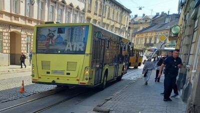 У Львові водій автобуса здійснив наїзд на жінку