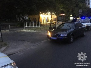 У Львові п’яний водій напав на поліцейського (фото)