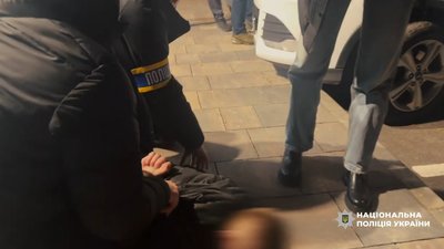 У Луцьку затримали сутенера, який постачав клієнтам неповнолітніх дівчат (ВІДЕО)