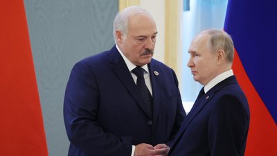 путін та лукашенко збирають мігрантів біля кордону з Польщею