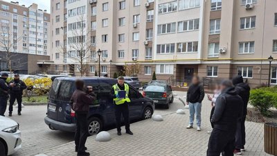 У Києві затримали 46-річного водія за стрілянину на вулиці