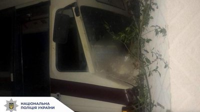 Рейсовий автобус в’їхав у житловий будинок на Івано-Франківщині (ФОТО)