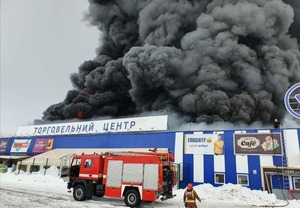 На Миколаївщині горить "Епіцентр" (фото, відео)