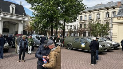 Зі Львова на фронт в межах ініціативи «Пікапи для миру» вирушає 38 авто