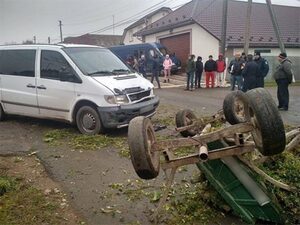 На Буковині підвода в’їхала у мікроавтобус (фото)