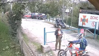 Група туристів на мотоциклах намагалася «прорватися» на вершину гори Петрос, попри заборону на джипінг